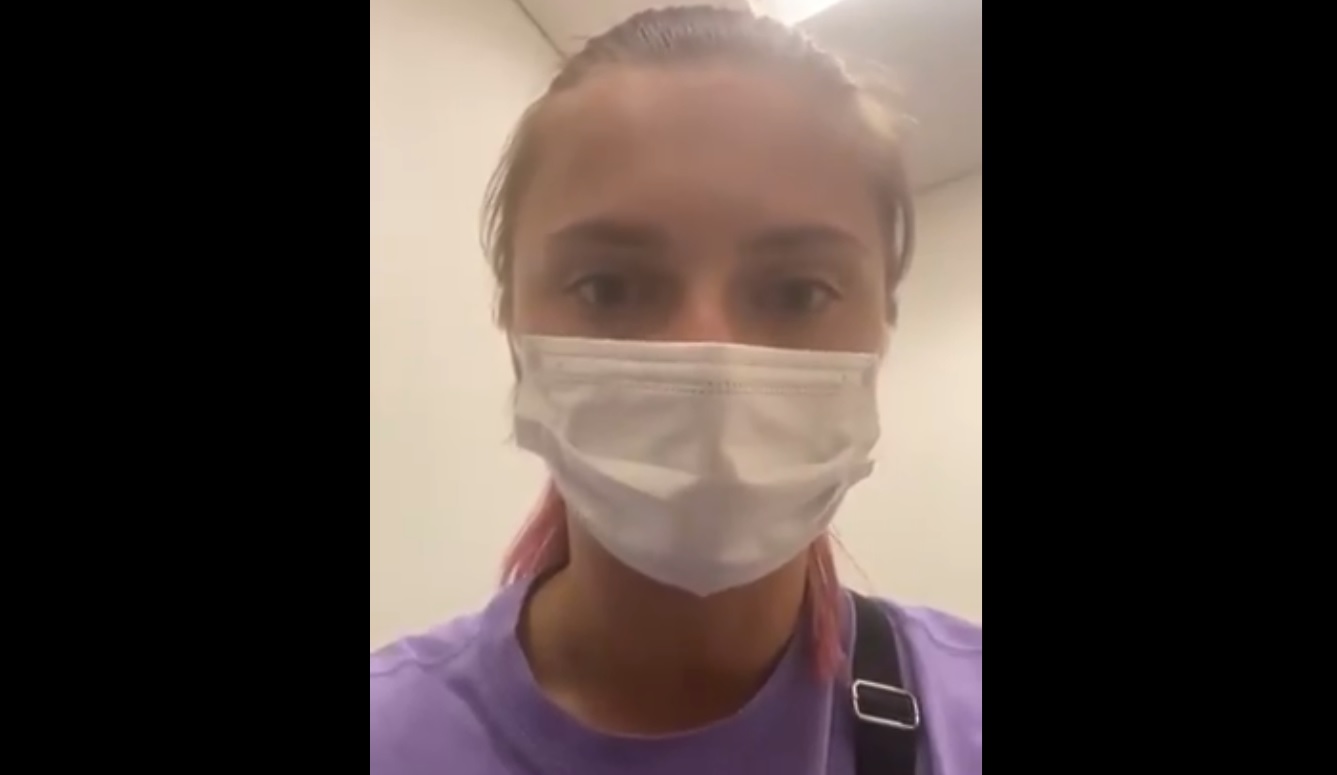 Atleta de Belarus é retirada de quarto em Tóquio e levada ao aeroporto contra sua vontade