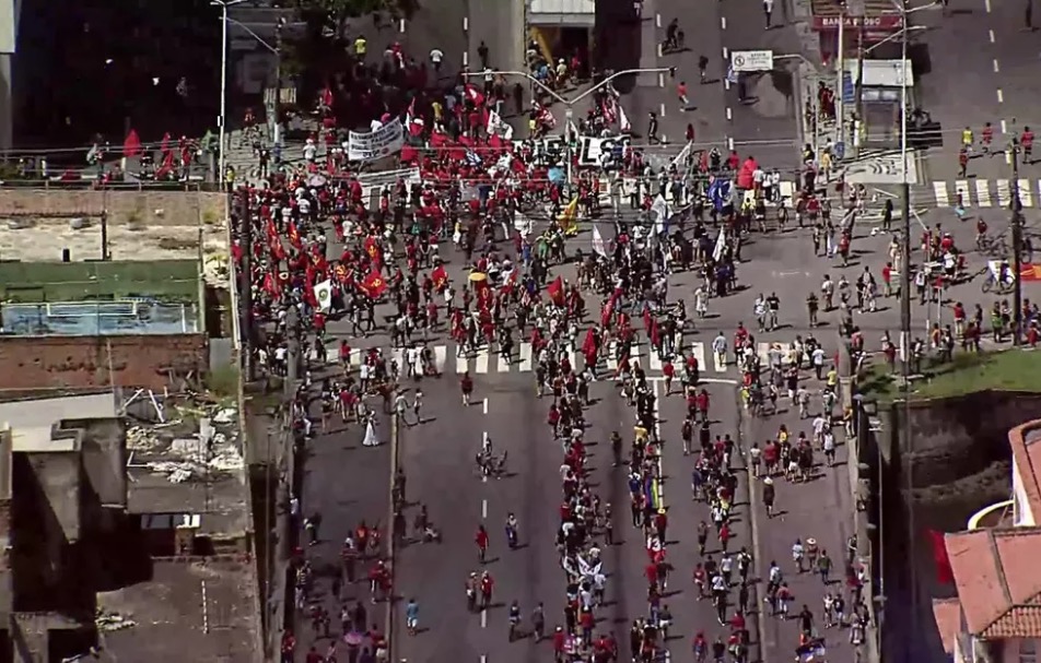 PM usa balas de borracha contra manifestantes em ato contra Bolsonaro