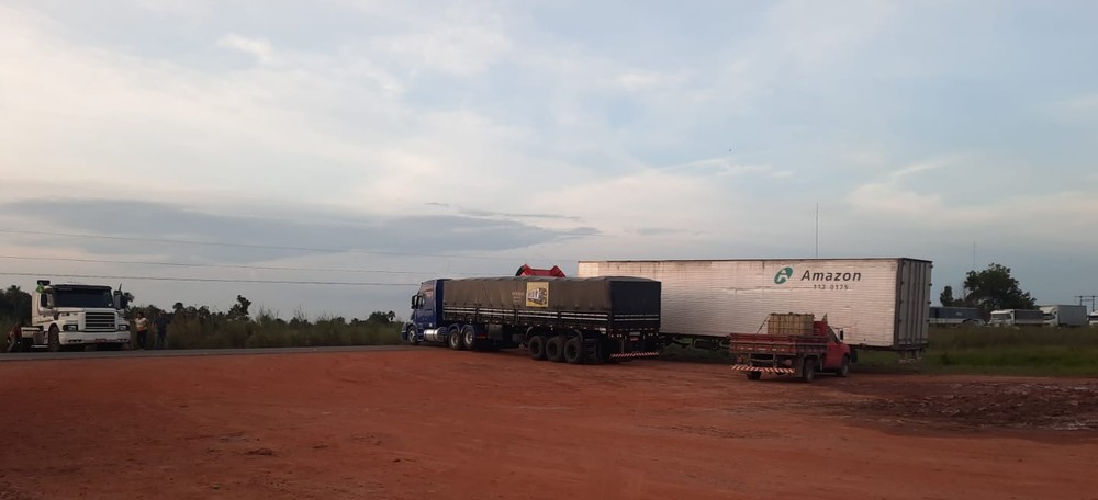 BR-174 tem trecho bloqueado por caminhoneiros em protesto pró-Bolsonaro