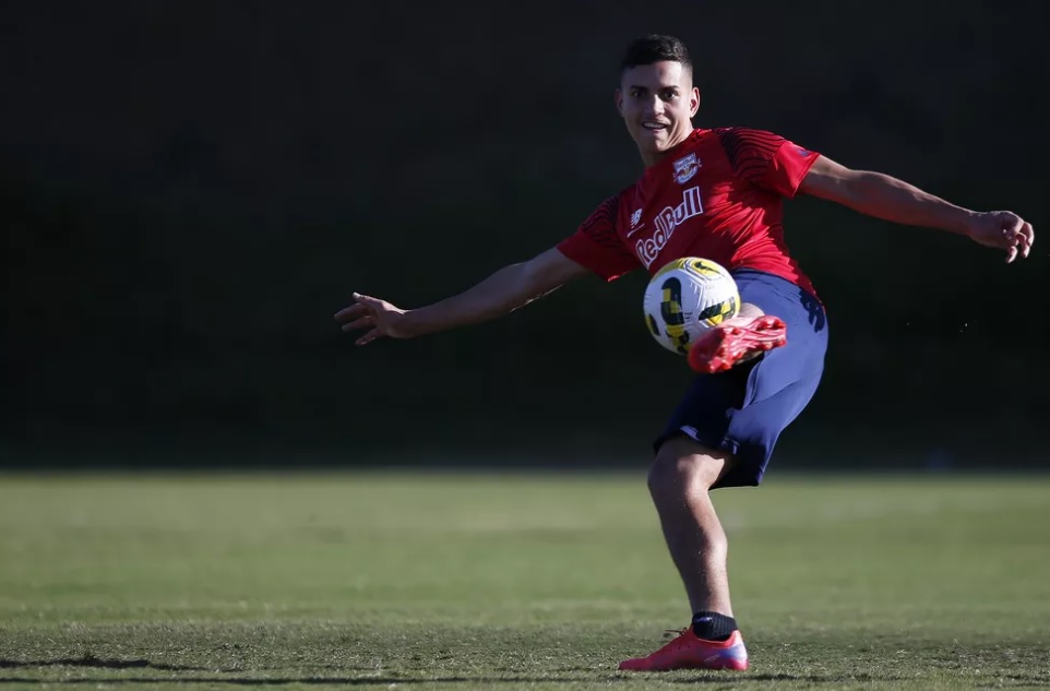 Bragantino vai rescindir contrato com Renan; preso por matar motociclista em acidente