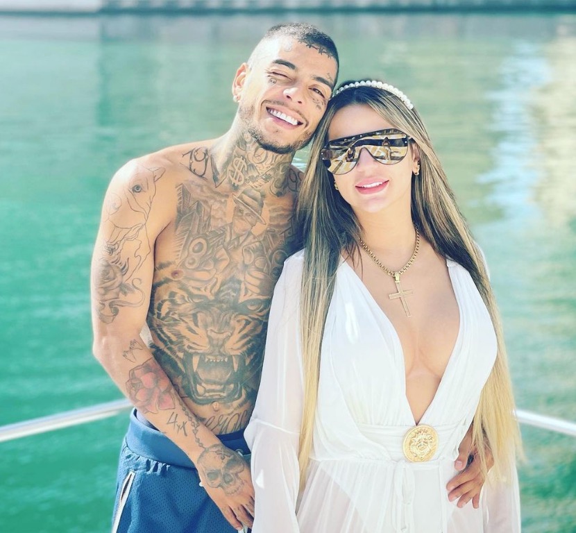 Esposa e suposta amante de MC Kevin trocam socos na delegacia