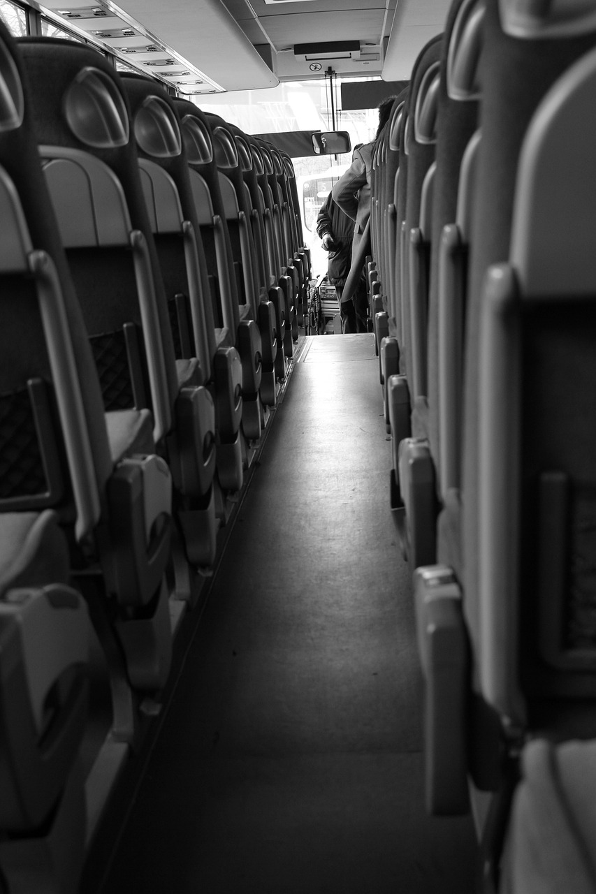 Motorista de ônibus é preso após ser flagrado ‘em cima’ de adolescente durante viagem