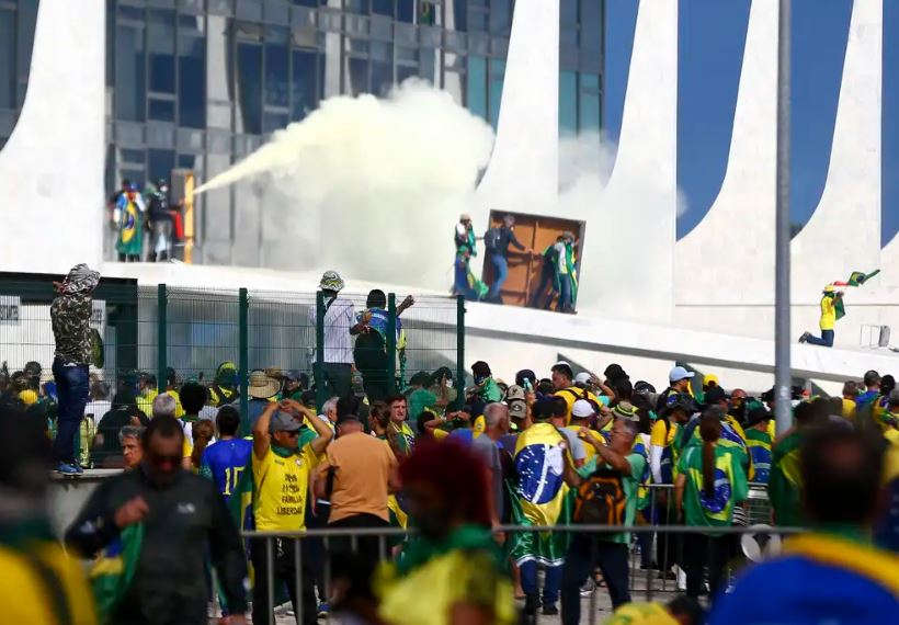 Ataques de 8 de janeiro em Brasília completam dois anos; políticos relembram fato