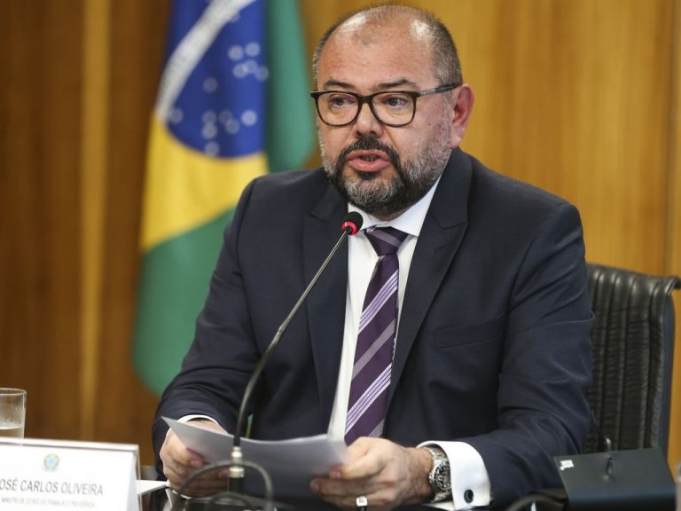 Ex-ministro da Previdência de Bolsonaro é alvo da PF por fraudes no INSS