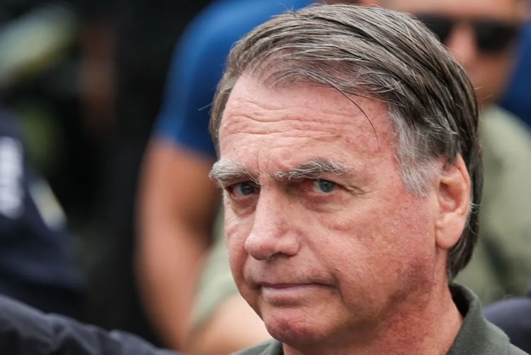 Defesa pede cirurgia urgente e prisão domiciliar para Bolsonaro após novo exame