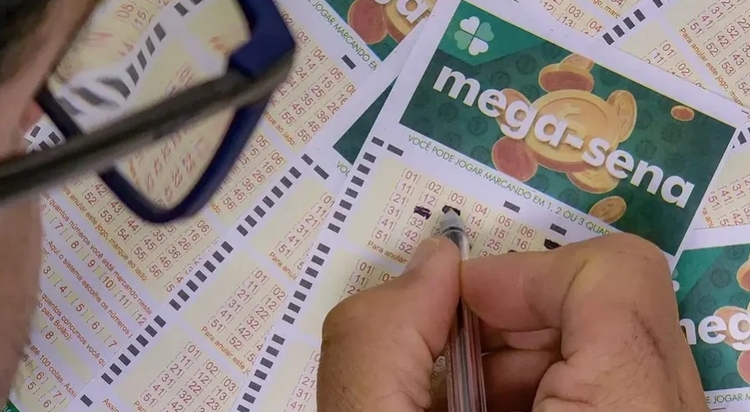 Mega-Sena pode pagar prêmio de R$ 62 milhões neste sábado