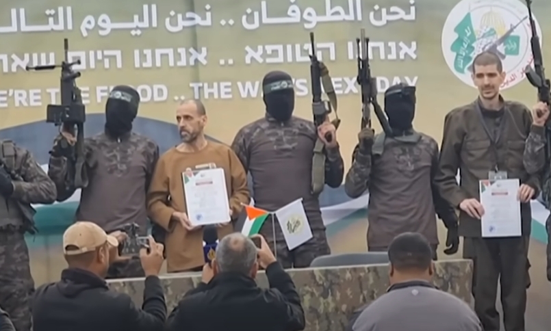 Após impasse, Hamas volta a libertar reféns israelenses