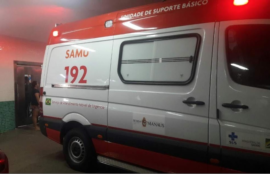 Passageira de app fica ferida ao ser lançada de moto durante acidente no Coroado