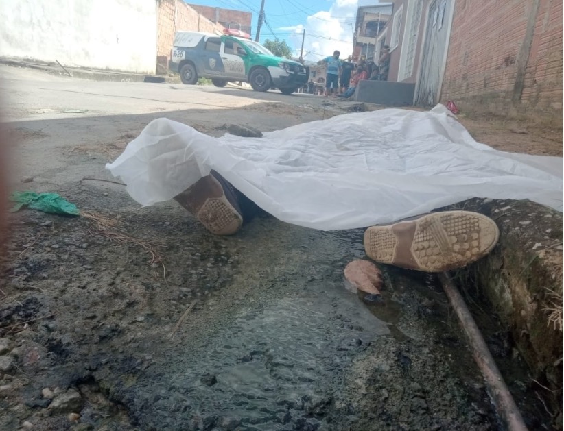 Após discutir com colega, jovem é executado a tiros em rua de Manaus 