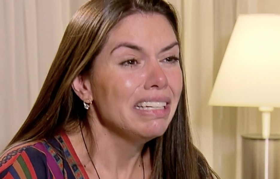 Ex de Tom Veiga chora ao ser acusada de envenenar intérprete de Louro José