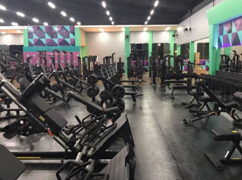 Novo decreto amplia horário de shopping, academia e restaurante no Amazonas