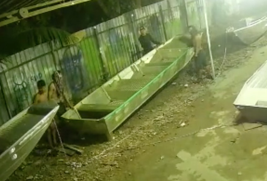 Polícia divulga vídeo de furto de embarcações de alumínio em Manaus 