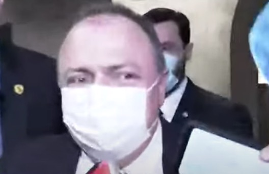 Depoimento de Pazuello é suspenso após ex-ministro passar mal