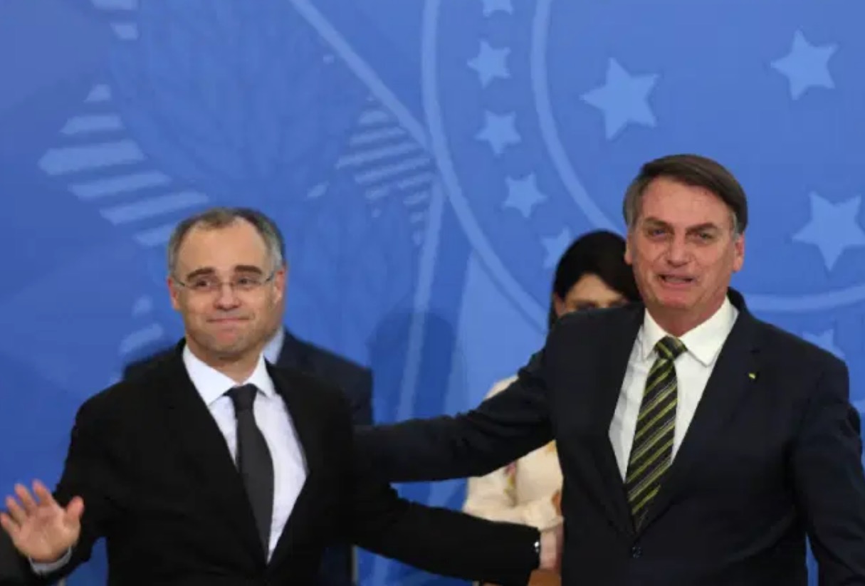 Bolsonaro indica André Mendonça para vaga de Marco Aurélio no STF