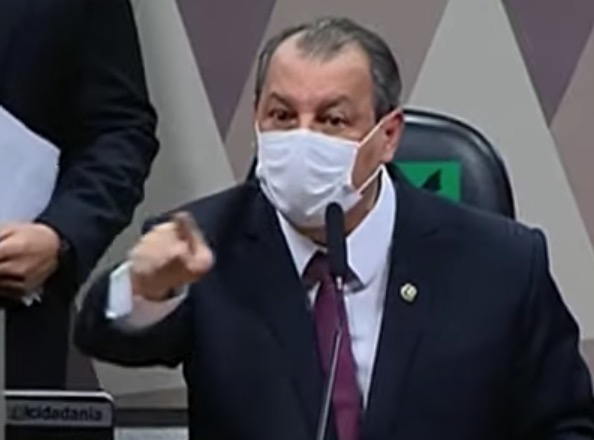 ‘Está detido pelo Brasil, não estamos aqui para brincar’, diz Omar após pedir prisão de Dias