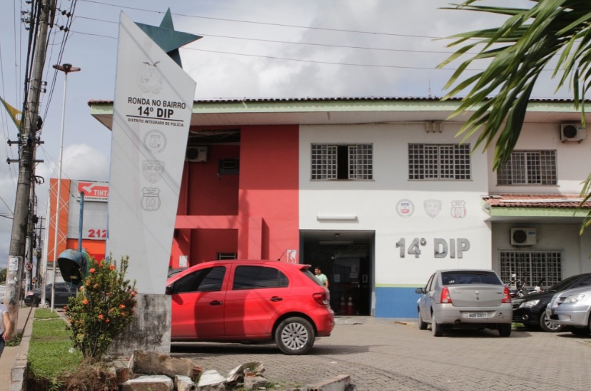 Dupla é presa com arma de brinquedo após roubar passageiros de ônibus em Manaus