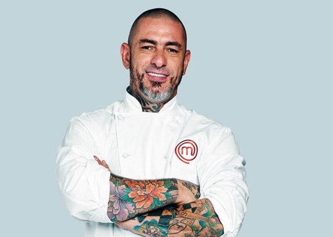 Henrique Fogaça desmaia durante gravação do Masterchef e é levado ao hospital