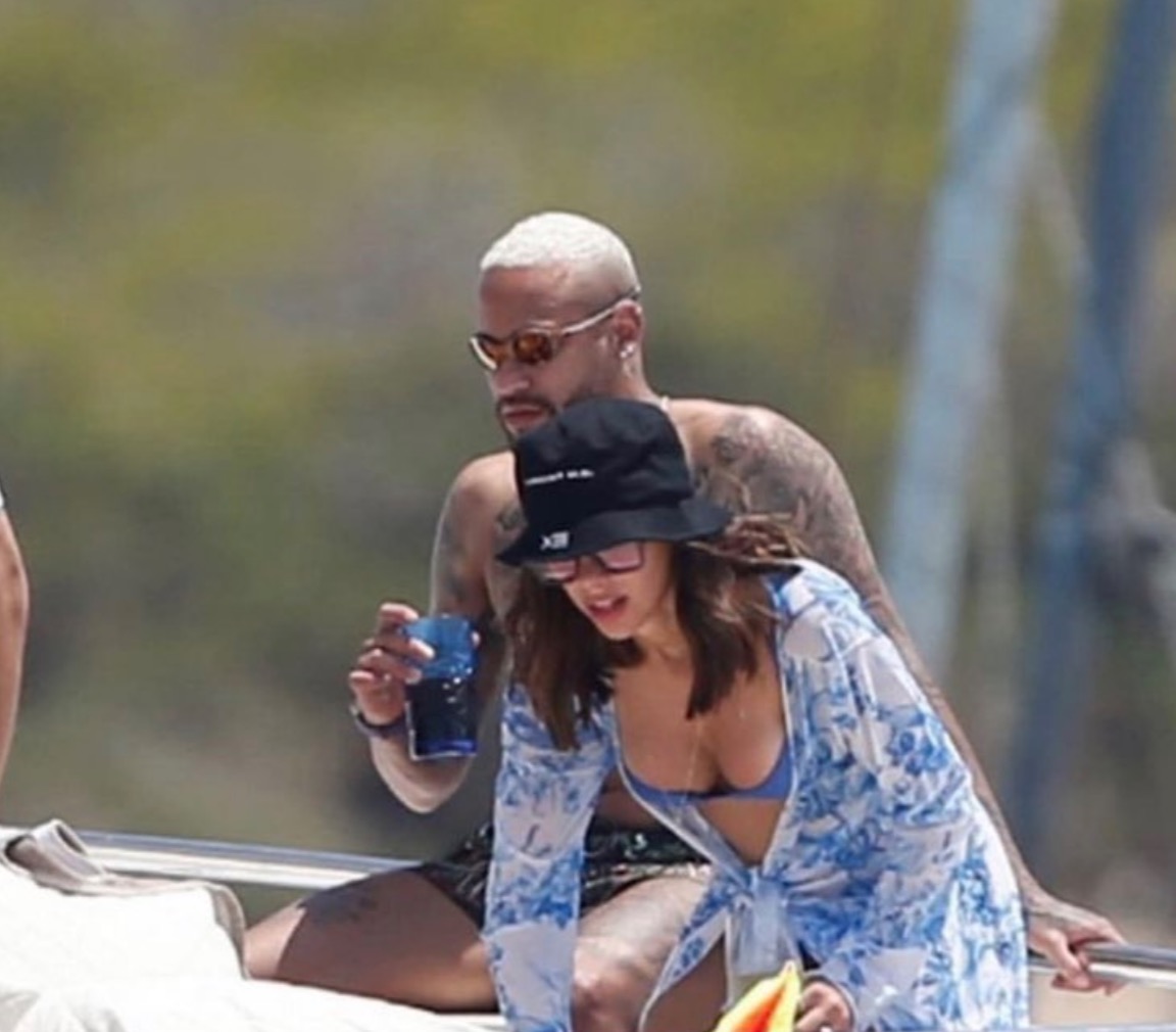 Neymar é flagrado com Bruna em Ibiza e fãs piram