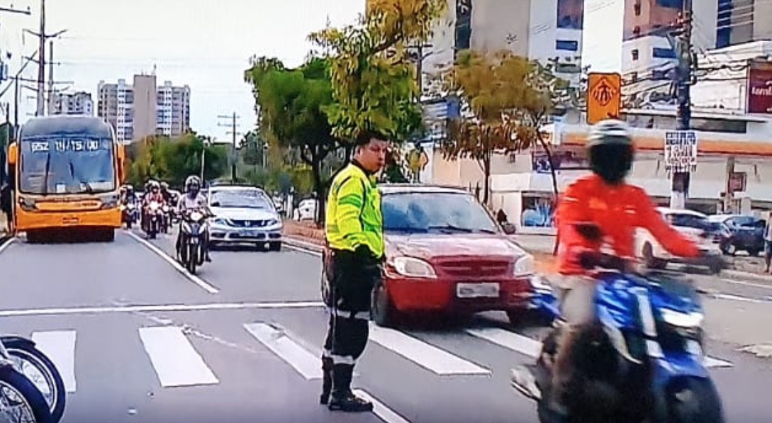 Homem morre após ser atropelado por moto em faixa de pedestre de Manaus