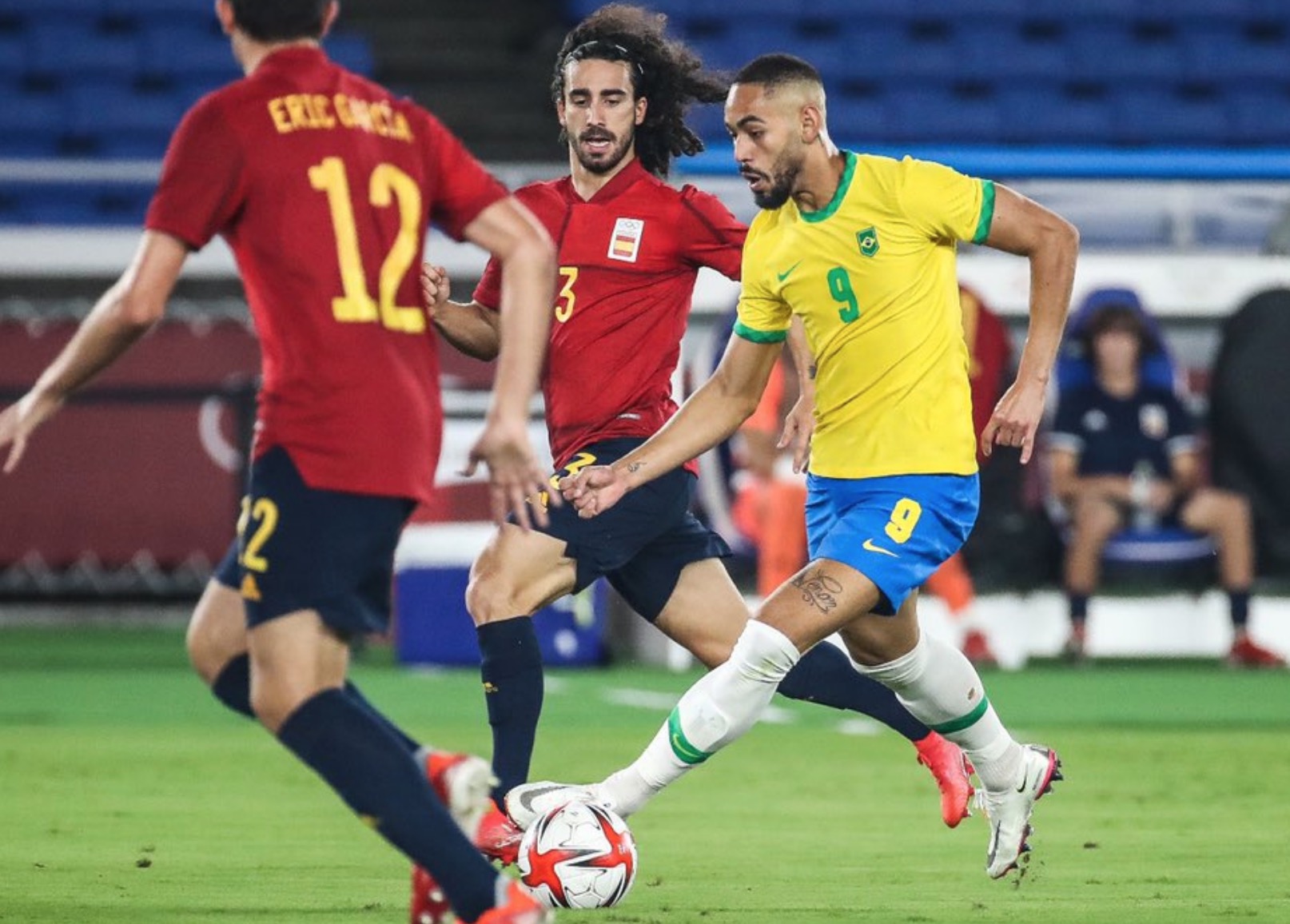 Brasil abre placar contra Espanha e sai na frente pela medalha de ouro