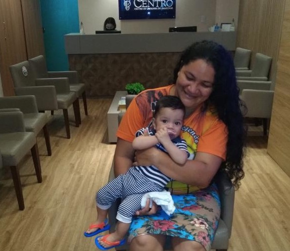 Família corre contra o tempo e pede ajuda para custear cirurgia de bebê em Manaus