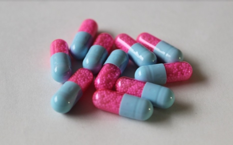 Agência aprova pílula da Pfizer contra a covid em adultos e crianças nos EUA