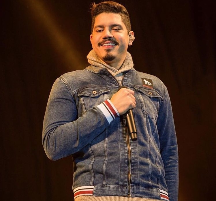 Cantor Diego, do hit Suíte 14, teme pela vida após traição e namoro com ex de traficante do PCC