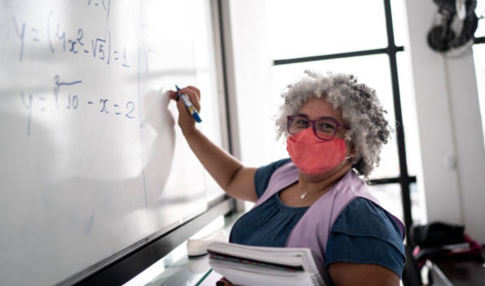 Salário dos professores é reajustado após repasse do Fundeb em Manaus