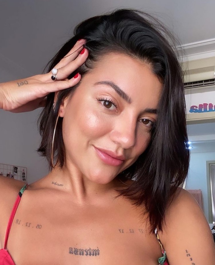 Gabi Prado é expulsa de bar após atirar garrafa de vidro 