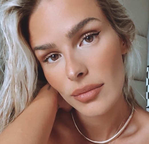 Yasmin Brunet rebate ataques da mãe de Medina e nega vídeo de sexo