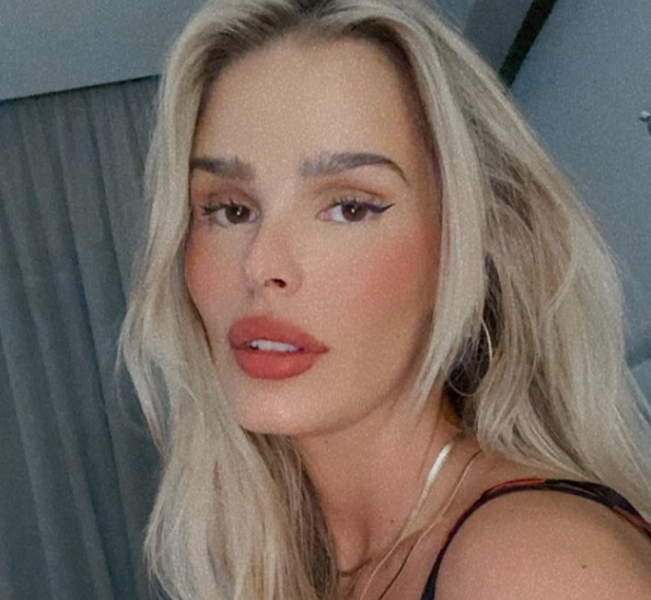 Yasmin Brunet insinua que mortes em show de Travis Scott foram 'sacrifícios' e é detonada