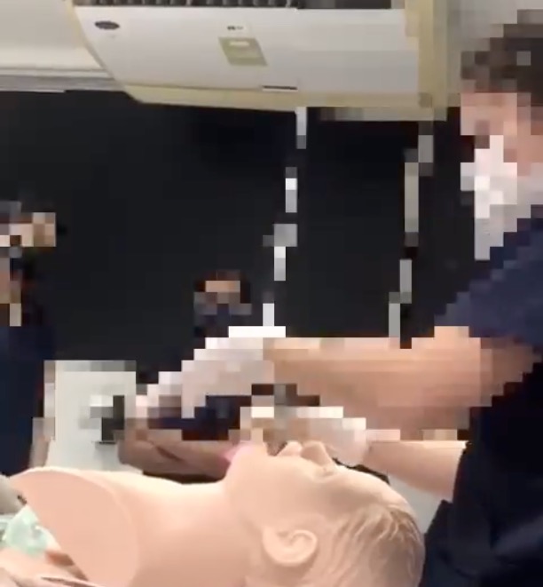 Em aula de Medicina, professor pergunta se aluna vai levar lubrificante quando for estuprada