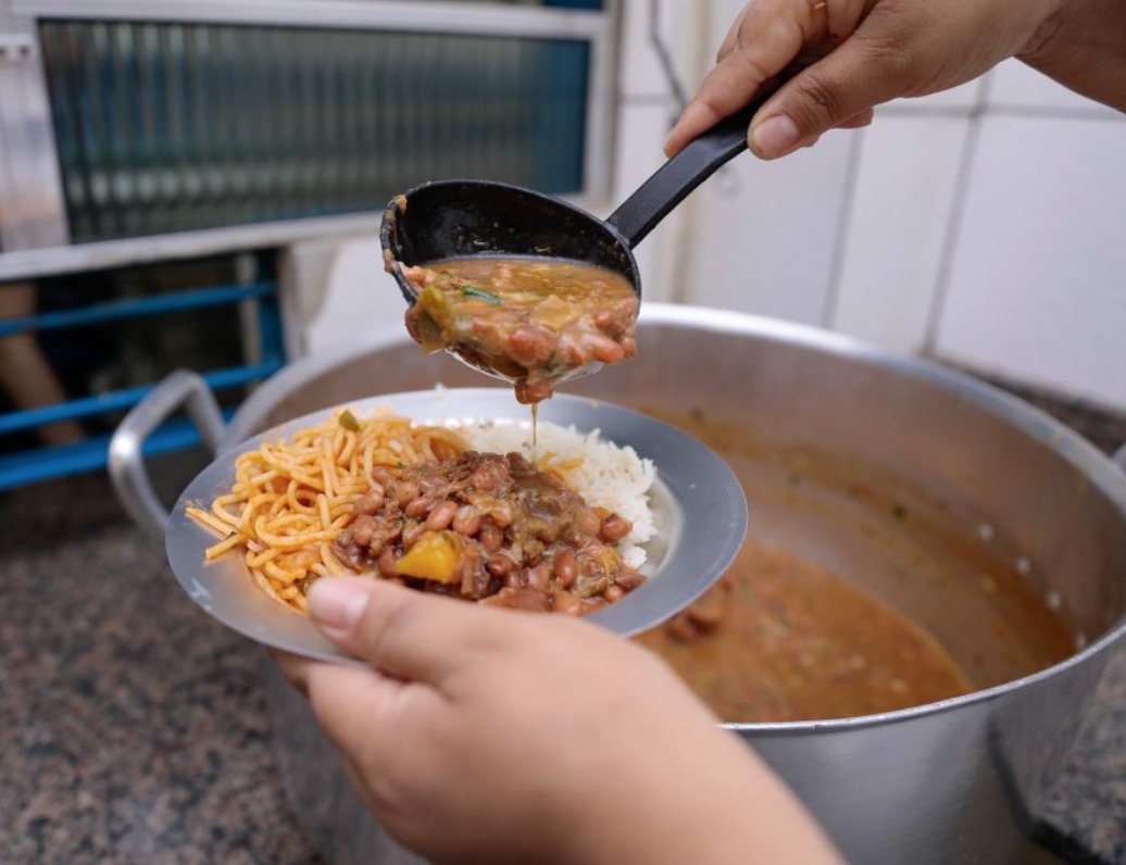 Prefeitura de Manaus se pronuncia após vereador denunciar produtos vencidos em escolas