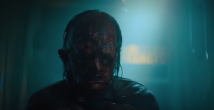 Leatherface retorna no trailer sangrento de ‘O Massacre da Serra Elétrica’