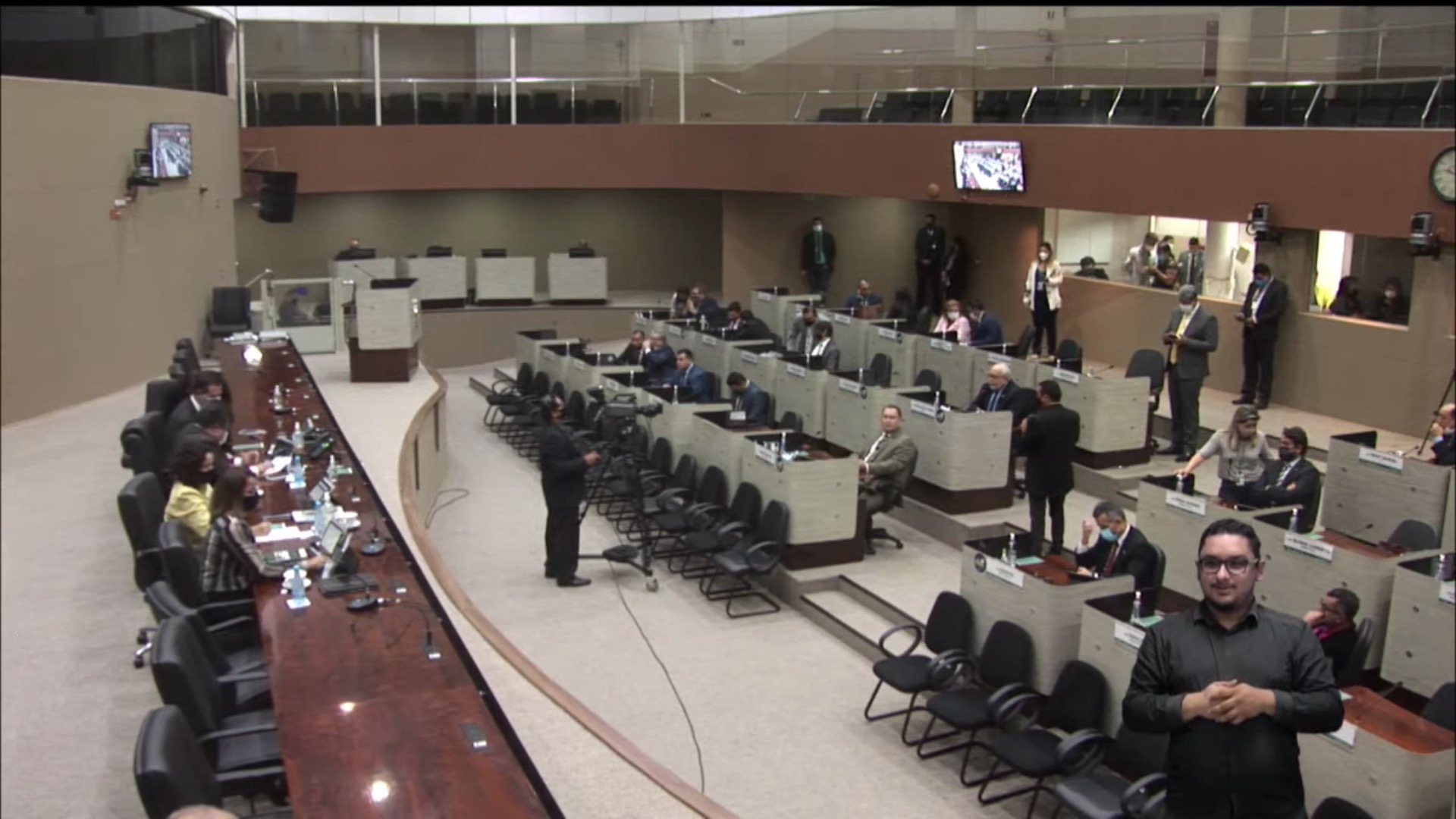 Vereadores discutem sobre escândalo de medidores de energia contando o dobro em Manaus