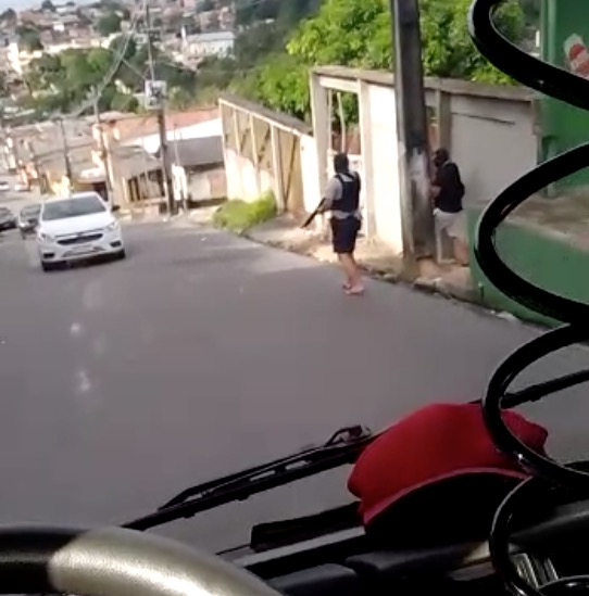 SSP se pronuncia após vídeo de homens armados com fuzis em rua de Manaus