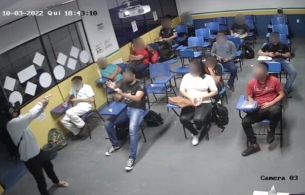 Vídeo: Dupla faz arrastão em autoescola e aterroriza alunos em Manaus