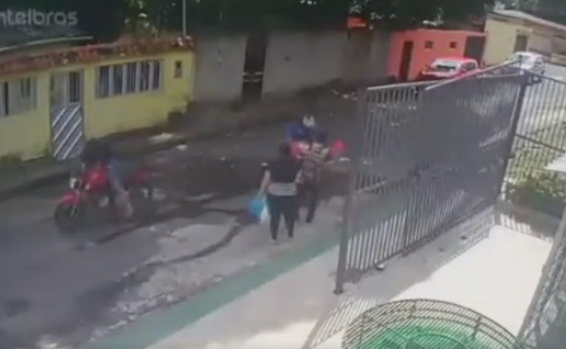 Ao voltar da igreja, família com criança no colo é assaltada no Japiim; vídeo