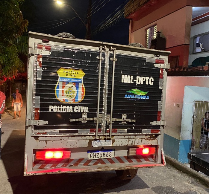 Jovem morre crivado de balas dentro de banheiro em Manaus