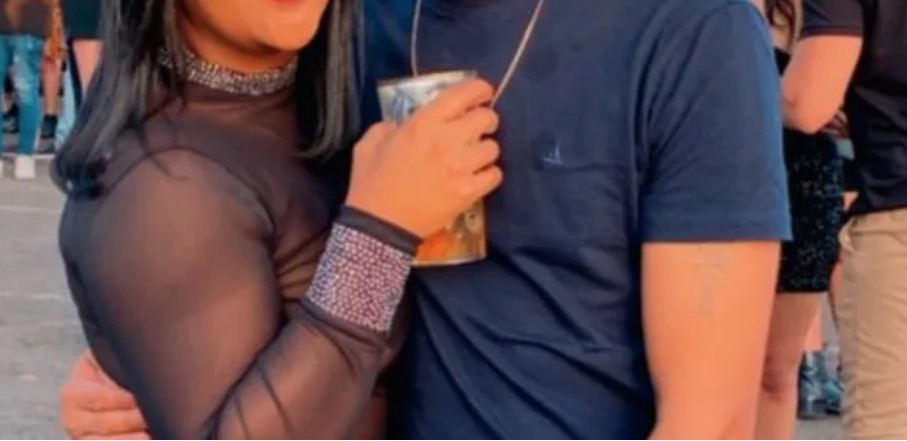 Mulher aparece segurando mão do marido durante orgia em show de Henrique e Juliano