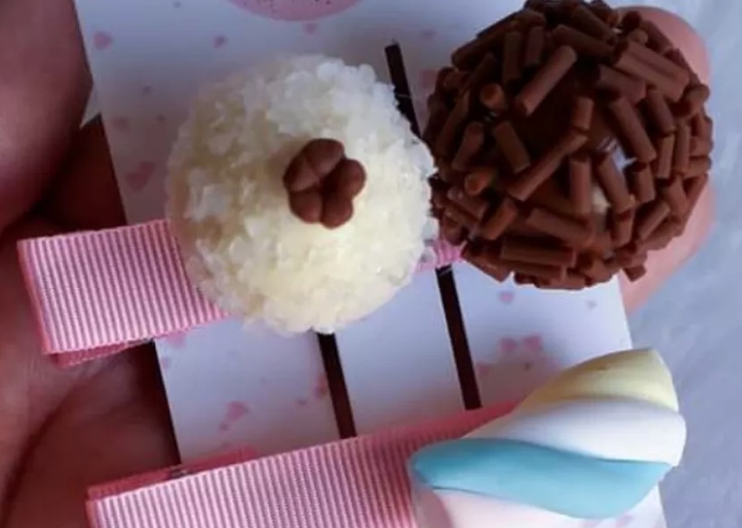 Criança quebra dente ao morder doce de biscuit em laço e cliente pede dinheiro de volta