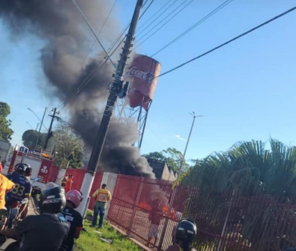 Curral do Boi Garantido tem incêndio em protesto de trabalhadores por falta de pagamento