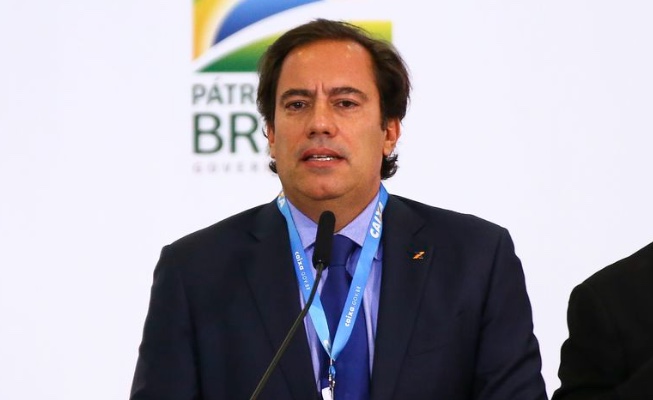 Pedro Guimarães aparece em evento da Caixa com esposa e diz ser 'pautado pela ética'