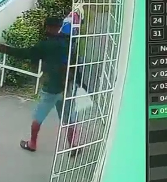 Vídeo mostra homem assaltando UBS em plena luz do dia em Manaus 