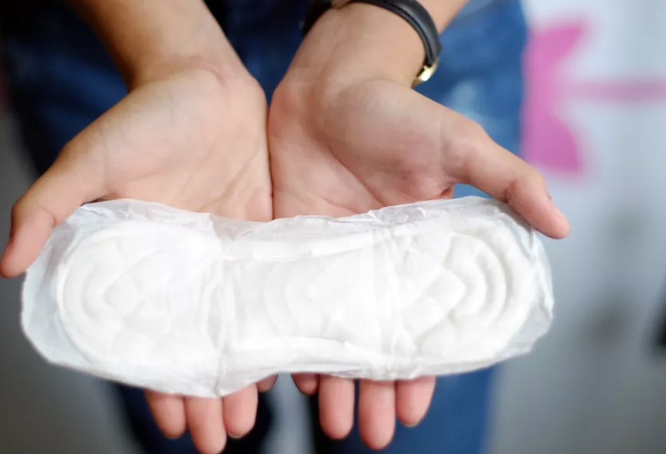 Homem passa 20 anos menstruando e motivo é ainda mais chocante