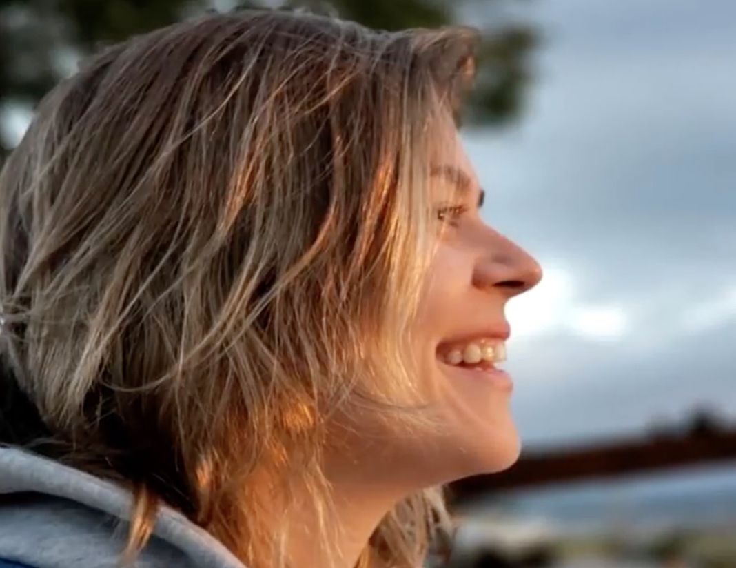 Mulher passa mal e morre após beber cerveja em show de Luísa Sonza