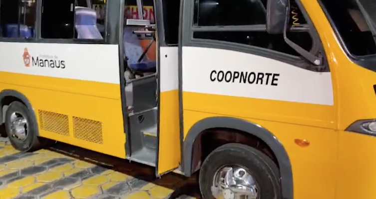 Assaltante atira em passageiro que não tinha celular para entregar em Manaus