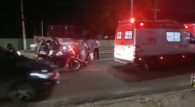 Acidente: Carro atropela mulher e criança de 7 anos em faixa de pedestres em Manaus 