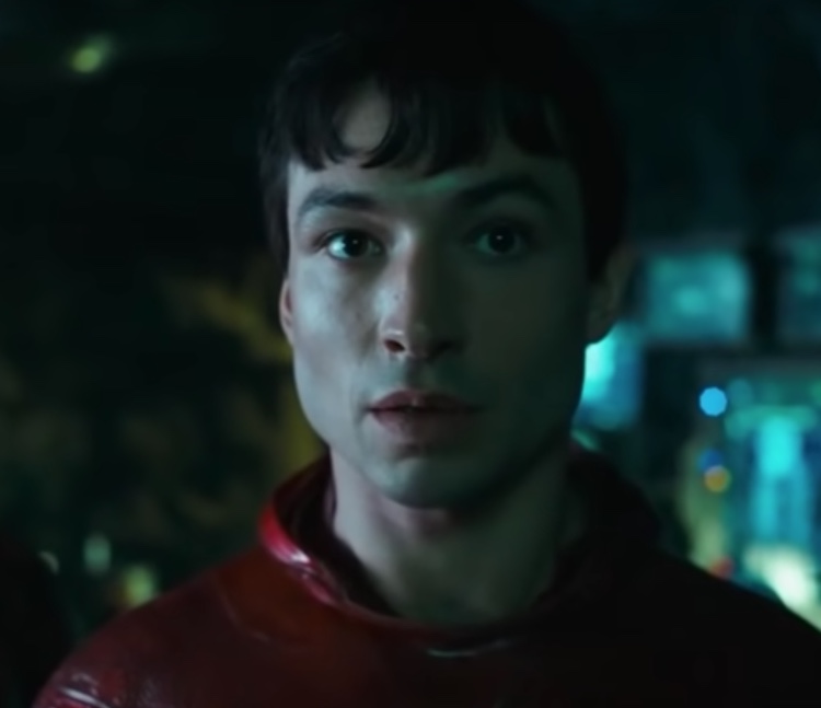 Ezra Miller é suspeito pelo desaparecimento de mulher e filhos; Família estava na casa do ator 
