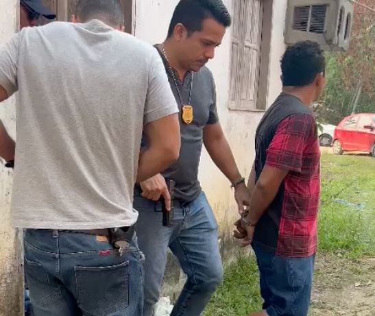 Padrasto é preso por estuprar enteada durante viagem da esposa em Manaus